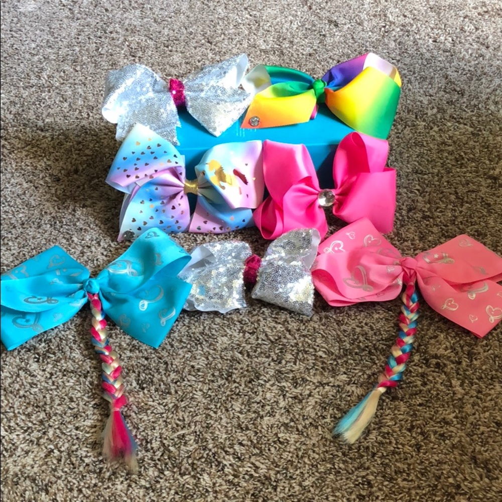 JoJo bows!